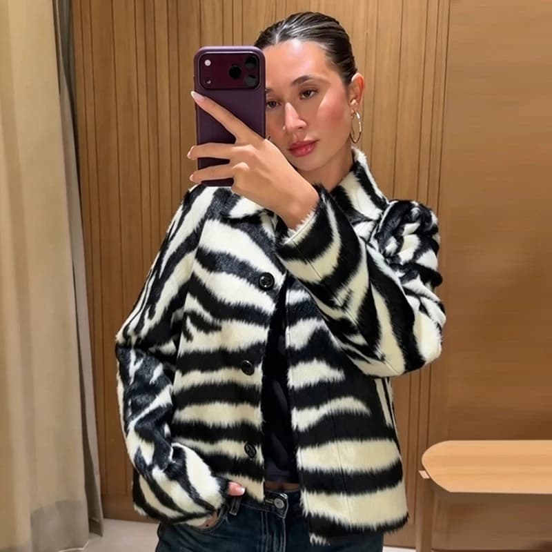 Women Zebra Print Faux Fur Cropped Jacket Lapel Collar Single‑breasted Plush Fuzzy Coat Loose Fit Short Outerwear Fall Winter
